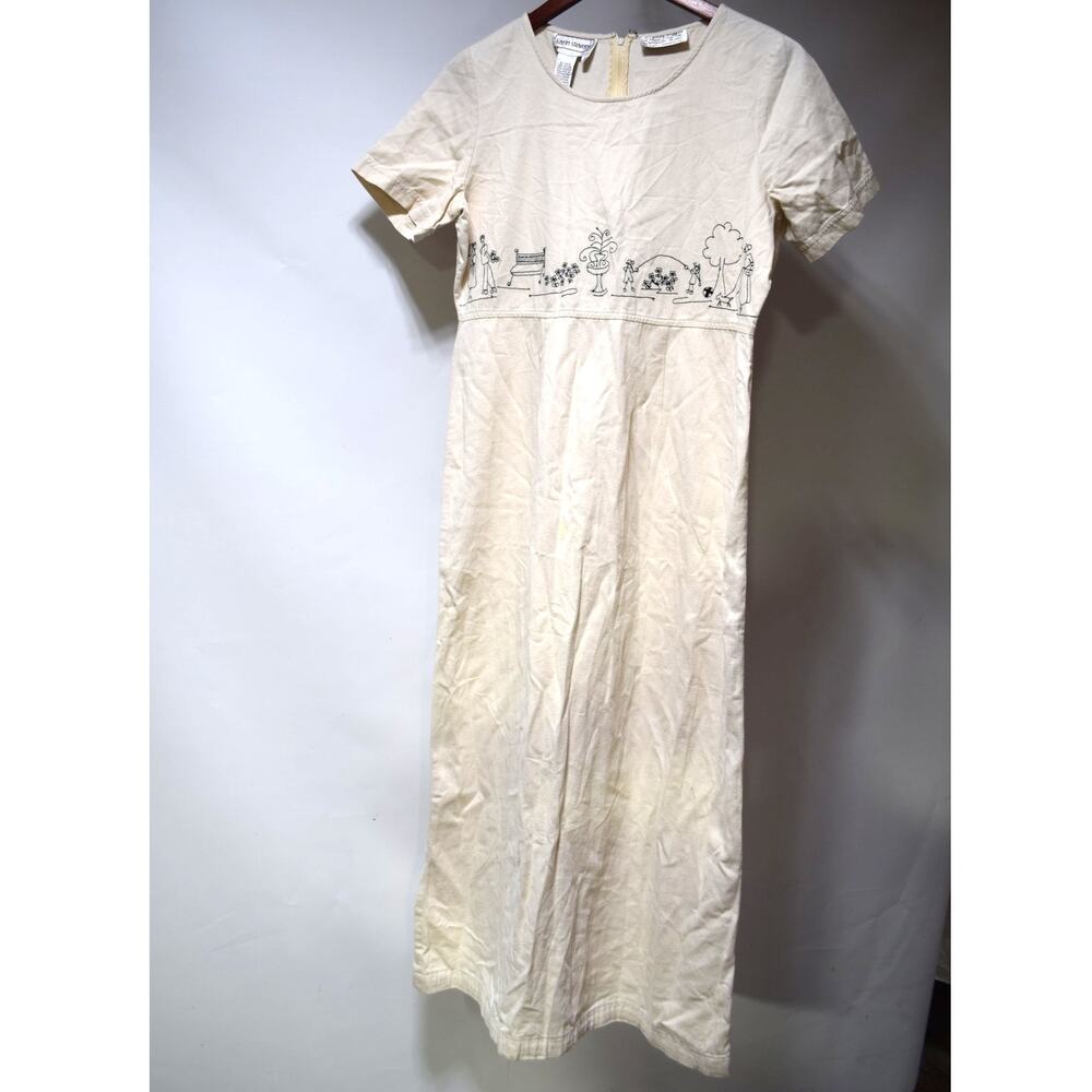 Karin Stevens Vintage Women’s Cream Embroidered Garden Scene Maxi Dress